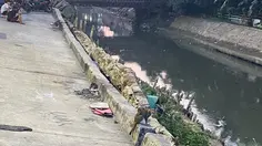 Jalan Ambles Pulo Gadung Diduga Disebabkan Alat Berat