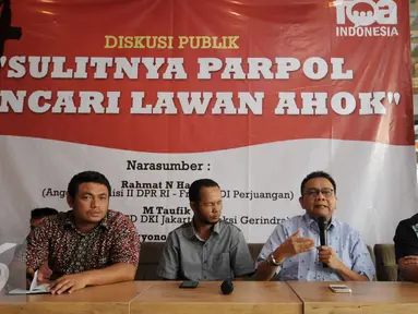 Wakil Ketua DPRD DKI Jakarta, M Taufik (ketiga kiri) memberikan pandangan pada sebuah diskusi publik di Jakarta, Kamis (30/6). Diskusi membahas Sulitnya Parpol Mencari Lawan Ahok pada Pilkada 2017 mendatang. (Liputan6.com/Helmi Fithriansyah)