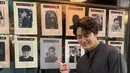 Gaya OOTD serba hitam yang digunakan Kim Bum satu ini juga bisa diadikan inspirasi. Meski menggunakan kemeja, namun dirinya memilih melepaskan satu kancing baju teratas agar tampak kasual. (Liputan6.com/IG/@k.kbeom)