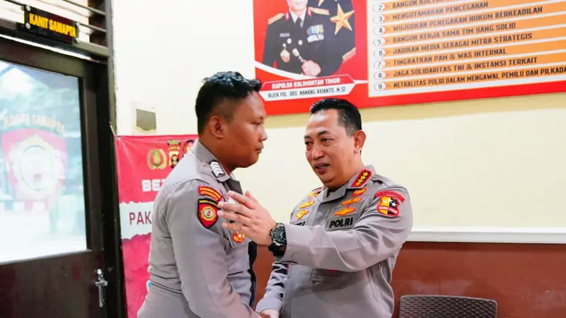 Kapolri Bertemu Polisi Penggali Kubur