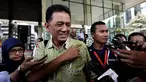 Komisaris Utama PT PLN, Chandra M Hamzah menjawab pertanyaan wartawan di KPK, Jakarta, Rabu (24/12/2014). (Liputan6.com/Miftahul Hayat)