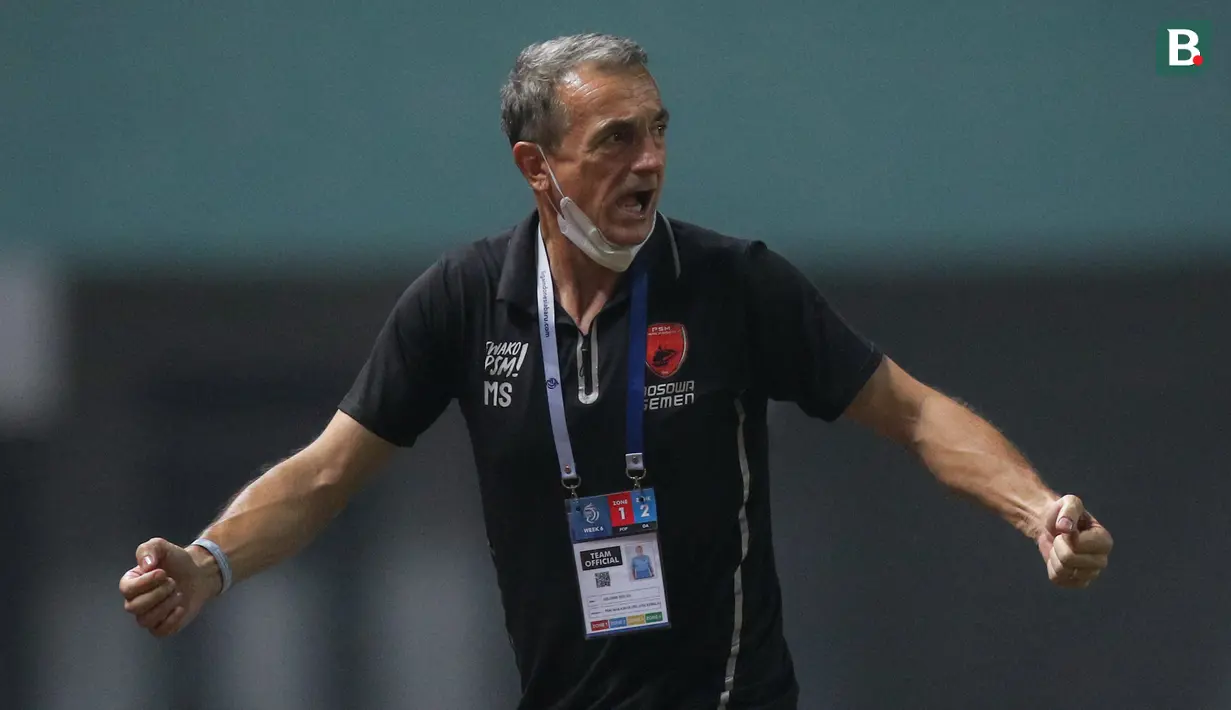 Milomir Seslija menjadi pelatih terbaru yang didepak dari kursi kepelatihannya. PSM Makassar resmi mengakhiri kerjasamanya pada Kamis (25/11/2021). Rentetan hasil buruk yang dialami Juku Eja menjadi pemicunya. Dalam 13 pertandingan, PSM hanya mampu 5 kali menang. (Bola.com/Bagaskara Lazuardi)