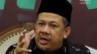 Wakil Ketua DPR Fahri Hamzah (kiri) serta Anggota Komisi XI Johnny G Plate saat diskusi Dialektika Demokrasi di Gedung Nusantara III, Jakarta, Kamis (4/10). Fahri menegaskan keuangan dan pembiayaan politik harus bersih dan jelas. (Liputan6.com/JohanTallo)