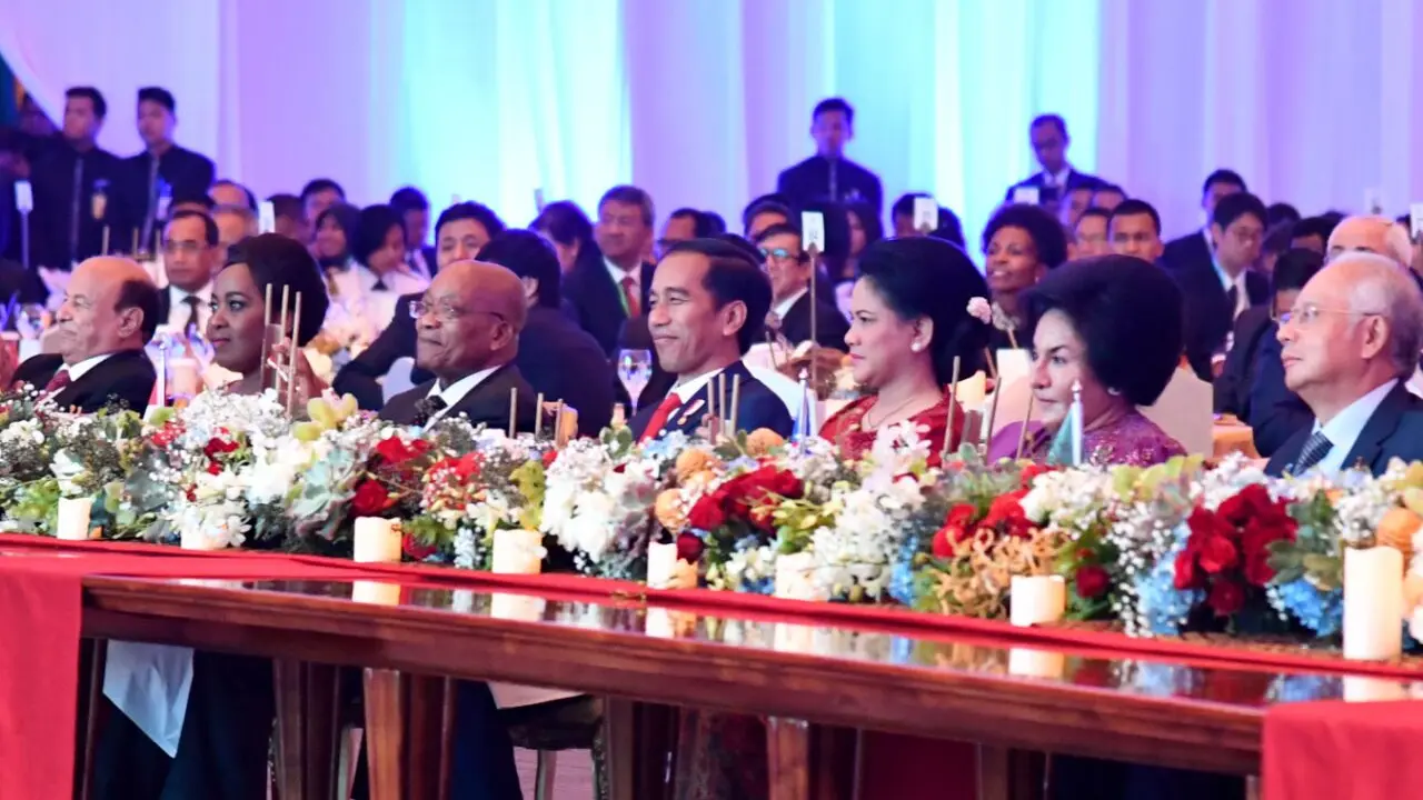Presiden Jokowi hadir dalam jamuan makan malam bersama para peserta KTT Indian Ocean Rim Association (IORA) di Planery Hall, JCC, Jakarta.
