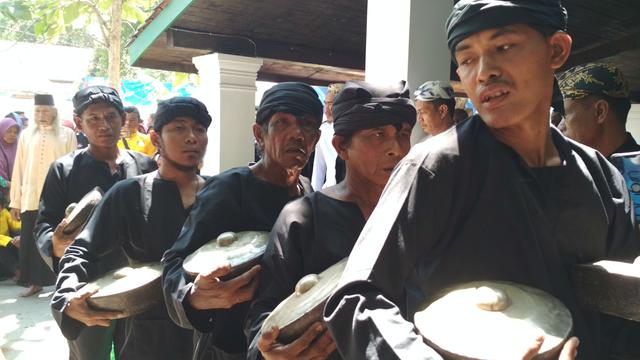 Cara Keraton Kanoman Cirebon Bersihkan Gong Sekati Usia 740 Tahun