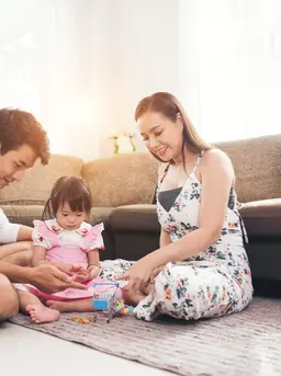 Cara mendukung anak agar belajar mandiri secara alami tanpa paksaan. (Foto: jcomp/Freepik)