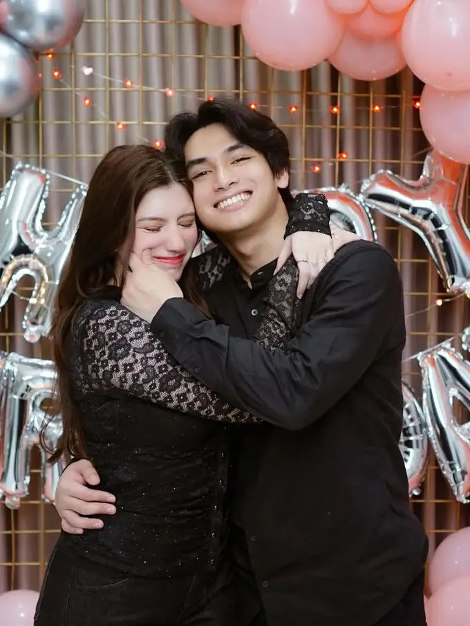 Rayakan Ulang Tahun ke-25, Gaya Santai Serba Hitam Cassandra Lee Kompak dengan Suami Ryuken Lie