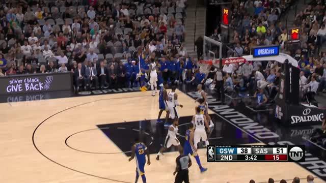 Golden State Warriors sukses mengalahkan San Antonio Spurs dengan skor 112-92.