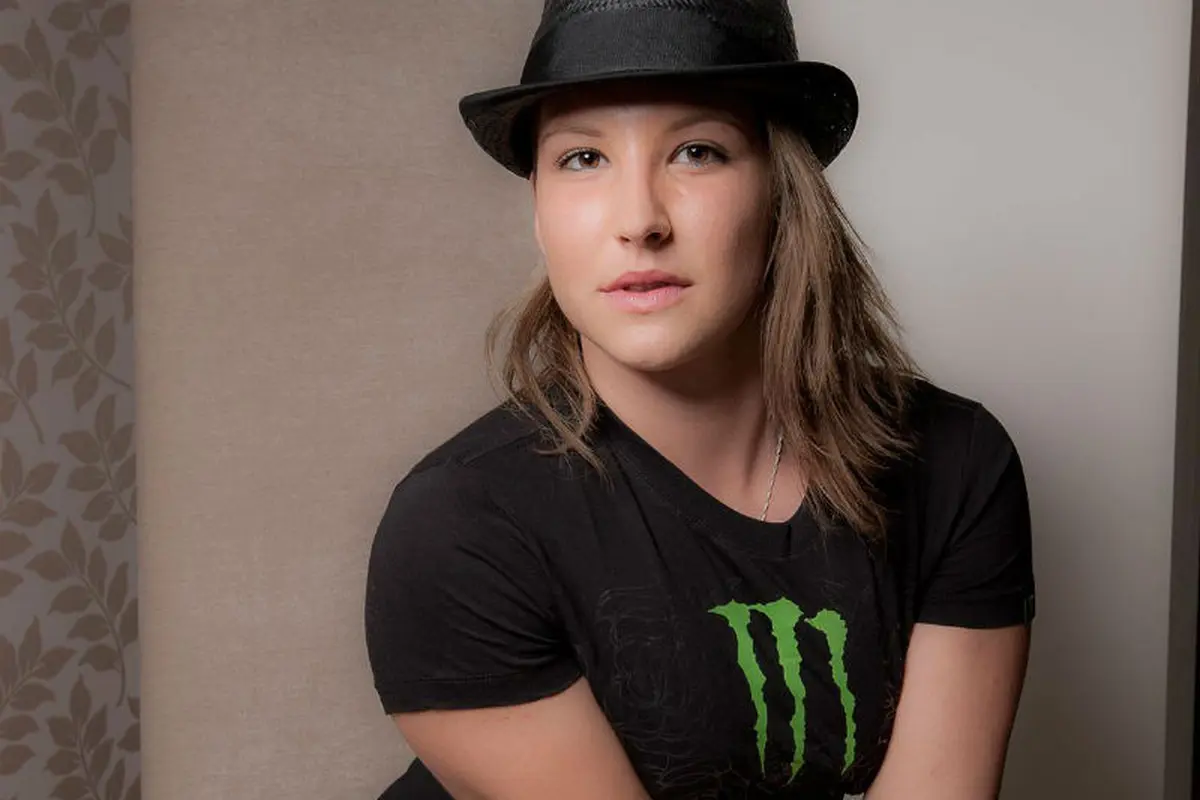 Pebalap motocross asal Italia, Kiara Fontanesi, mengaku ikut merasa kecewa setelah Valentino Rossi gagal menjadi juara dunia MotoGP 2015. (Istimewa).