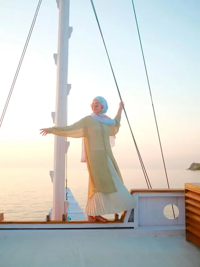 6 Gaya Simpel Dinda Hauw saat Honeymoon, Tetap Memesona