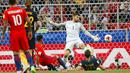 Striker Cile, Martin Rodriguez, mencetak gol ke gawang Australia pada laga Grup B Piala Konfederasi 2017 di Arena Otkrytiye, Moskow, Minggu (25/6/2017). Cile bermain imbang 1-1 dengan Australia. (EPA/Sergei Ilnitsky)