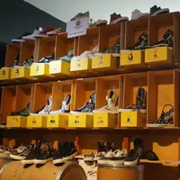 Koleksi sepatu Vans Denis Juherman. (via: Instagram/Denisjuherman)