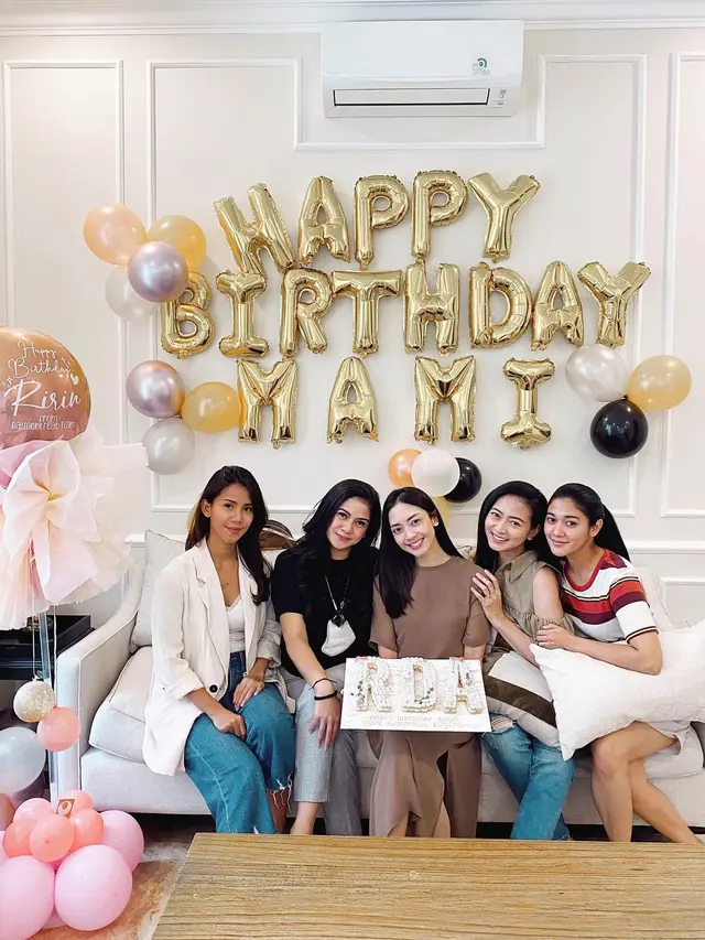 8 Potret Rumah Mewah Ririn Dwi Ariyanti, Minimalis Serba Putih