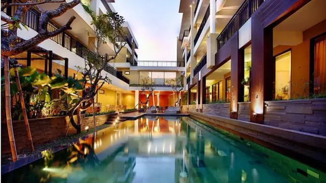 100 Sunset Kuta Hotel