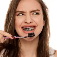 Pasta gigi charcoal . (Foto: shutterstock.com By Vladimir Gjorgiev)