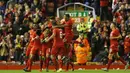 Para pemain Liverpool merayakan gol yang dicetak Nathaniel Clyne ke gawang Bournemouth pada laga Piala Liga Inggris di Stadion Anfield, Inggris, Rabu (28/10/2015). (Action Images via Reuters/Lee Smith)