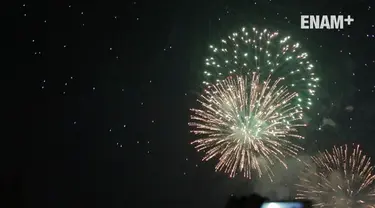 Pesta kembang api terlama dilaksanakan di panggung Apung, Ancol. Di sini kembang api dihadirkan selama 15 menit dengan sangat indah.