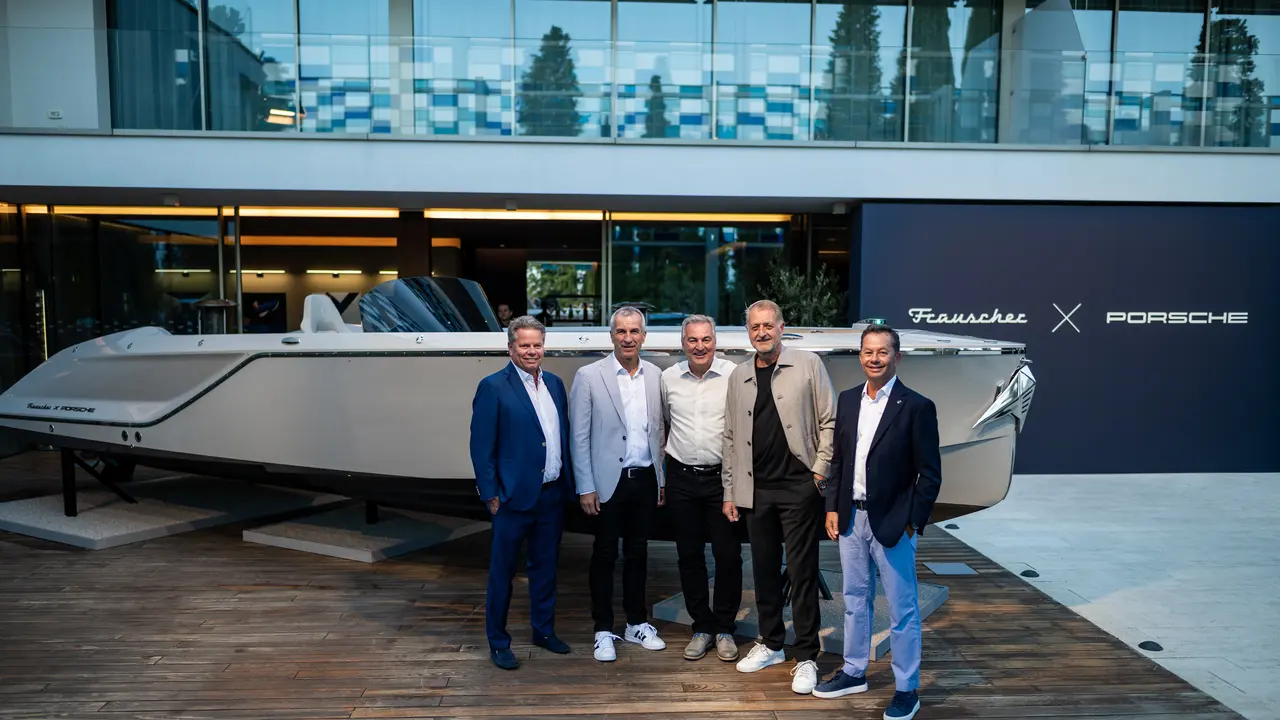 Pelunncuran Kapal Sport eFantom