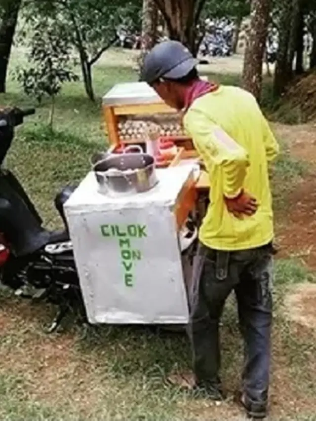 6 Cara Promosi Penjual Cilok Ini Nyeleneh Banget