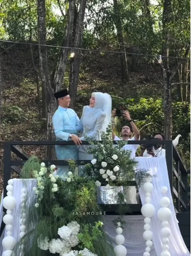 6 Potret Dekorasi Pernikahan Outdoor Erra Fazira, Penuh Nuansa Garden Elegan
