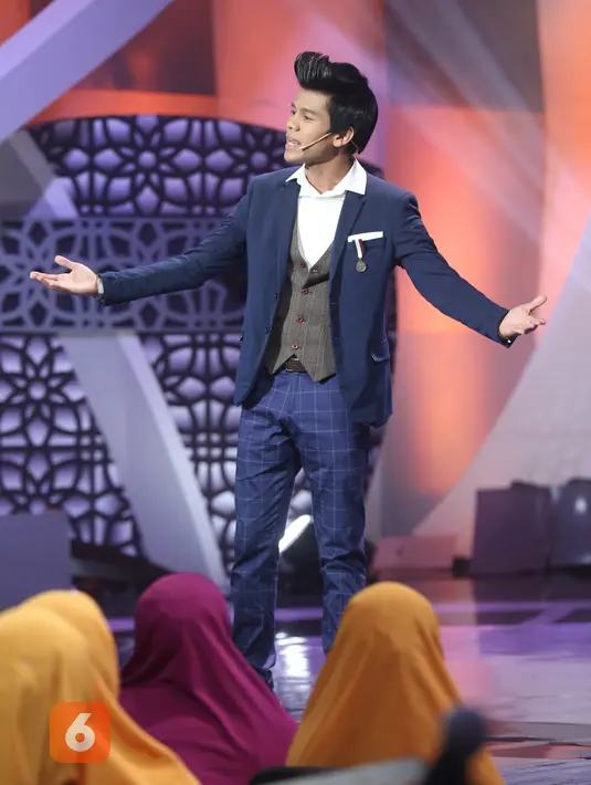 “Gaya rambut menjadi trade mark karena setiap pendakwah ingin menampakan trade mark tersendiri. Ini permulaan yang baik dalam saya menyampaikan dakwah dengan style ini ,” kata Syed Iqmal.(Nurwahyunan/Bintang.com)