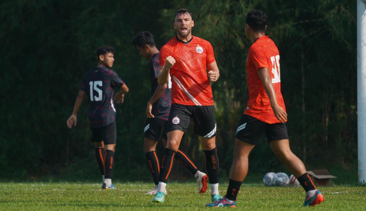 Dalam laga uji coba internal ini, Angelo Alessio ingin melihat bagaimana perkembangan pemain menerapkan strategi seperti yang dia inginkan. (Foto: Dok. Persija)