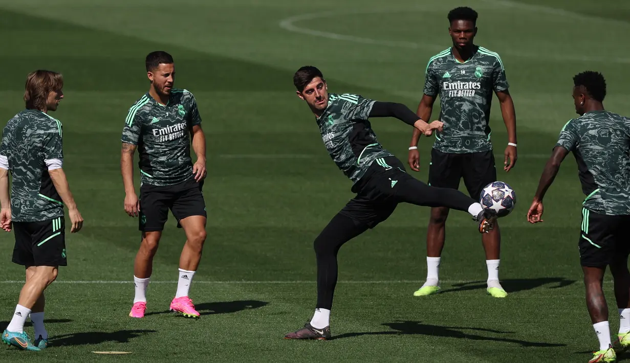 Duel Real Madrid vs Chelsea akan tersaji di Estadio Santiago Bernabeu pada Kamis, 13 April 2023 dini hari WIB. (Photo by PIERRE-PHILIPPE MARCOU / AFP)
