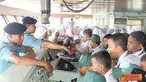 Citizen6, Jakarta: SMP Islam Terpadu Permata Insani, Komplek Villa Permata, Pasar Kemis tangerang melaksanakan kunjungan ke KRI Tanjung Nusanive-973 di Dermaga Kolinlamil, Tanjung Priok, Jakarta Utara, Rabu (17/10). (Pengirim: Dispenkolinlamil). 
