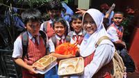 Pembiasaan Makan Bergizi Gratis di SD Negeri Parung Serab, Kecamatan Ciledug, Senin, (09/9/2024).