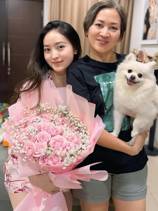 Natasha Wilona saat Mendapatkan Kejutan Ulang Tahun ke-27 bareface. [@natashawilona12]