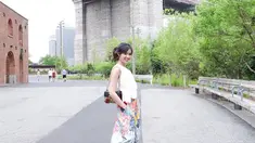 Warna putih merupakan warna netral yang bisa dipadukan dengan warna apa saja. Oleh karenanya tak heran jika baju warna putih selalu jadi pilihan ketika hangout. Meski gaya berpakaiannya tampak simpel, namun tak dipungkiri jika bintang sinetron Aku Anak Indonesia ini tetap memesona. Dengan tatanan rambut yang menarik, tentunya makin mendukung penampilan Claudia Andhara. (Liputan6.com/IG/@claudiaudie)