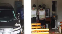 KPK Sita Paspor Istri Anas Urbaningrum