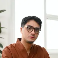 Ricky Harun berbagi tips gaya hidup sehat seiring usia. Ia menyorot pentingnya berolahraga rutin dan menjaga pola makan karena you are what you eat. (Foto: Dok. Instagram @rickyharun)