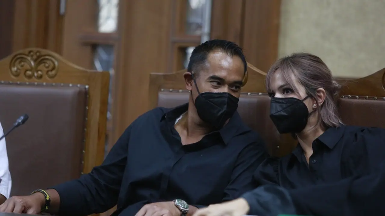 [Fimela] Nia Ramadhani dan Ardi Bakrie