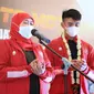Gubernur Jatim Khofifah melepas Mario Aji untuk berlaga di Moto3 GP 2022. (Dian Kurniawan/Liputan6.com)