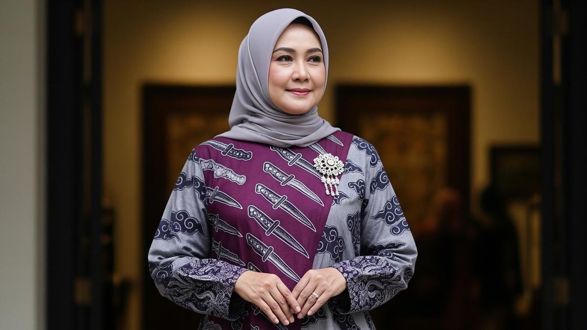 7 Dress Batik Longgar Loose Fit Usia 50 Feminin Nyaman, Tampil Awet Muda