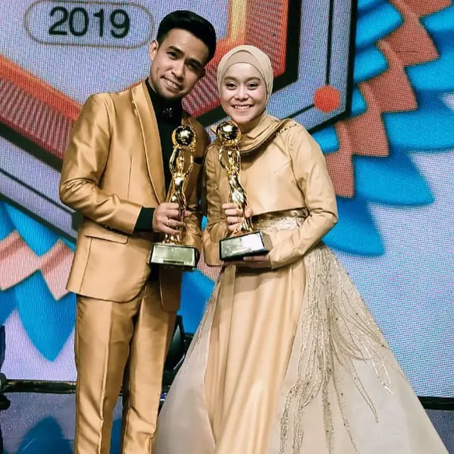 Sebut Teman Duet Terbaik, Ini 6 Potret Persahabatan Lesty Kejora dan Fildan D’Academy