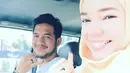 Hingga saat ini mereka terlihat romantis, hal itu dapat dilihat dari beberapa postingan foto dan video di akun Instagram-nya masing-masing. (Foto: instagram.com/dewisandra)