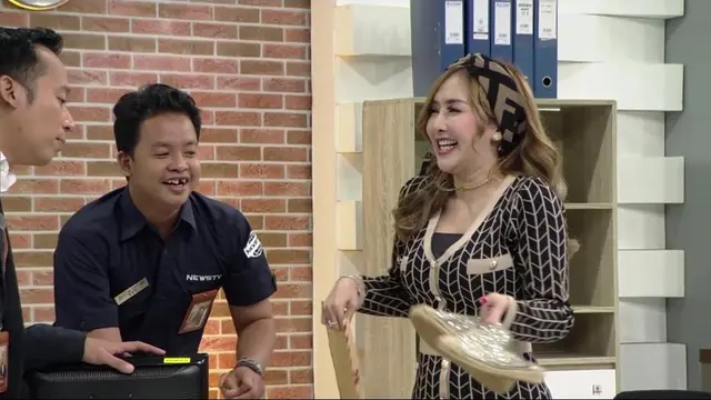 Uci Sucita diminta menyanyi oleh Dustin Tiffani dan Denny Cagur (ist)
