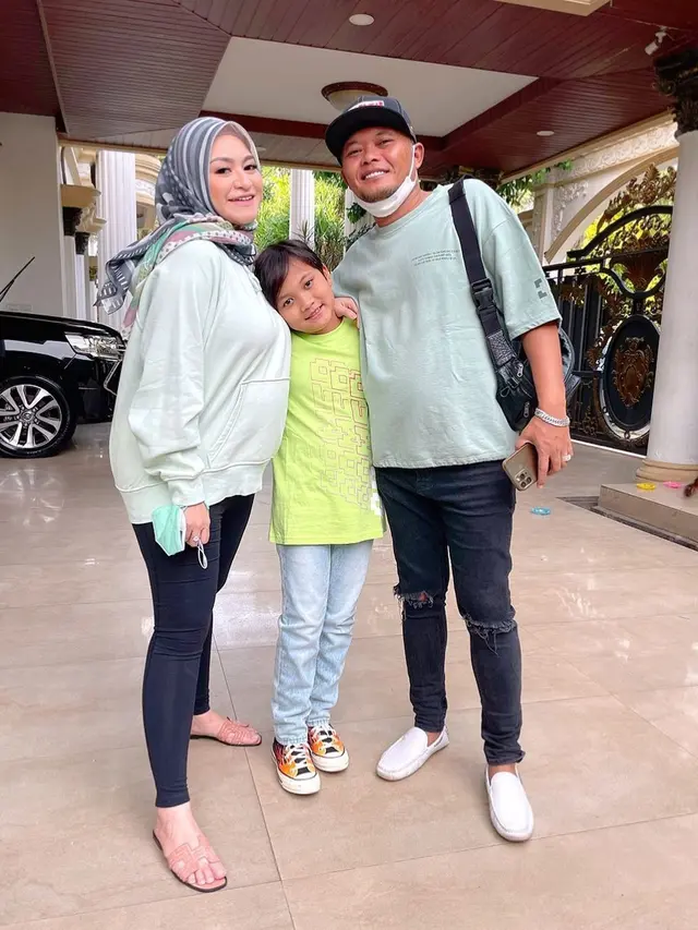 Potret 9 Seleb Pria yang Jadi Suami Siaga saat Istri Hamil, Curi Perhatian