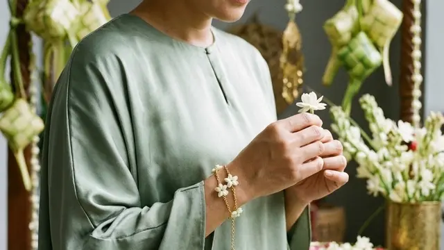 Model Gelang Emas Motif Floral Klasik