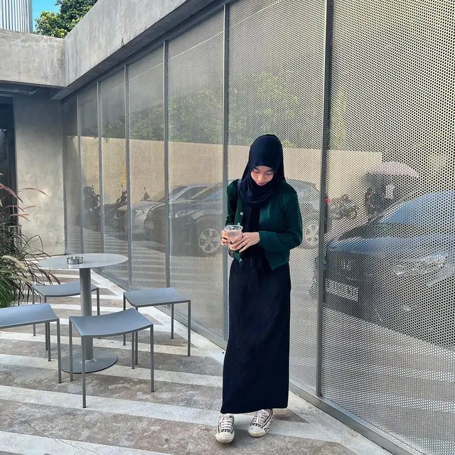8 Gaya Hijab Adiba Khanza, Anak Tertua Umi Pipik dan Mendiang Uje yang Kini Tumbuh Dewasa
