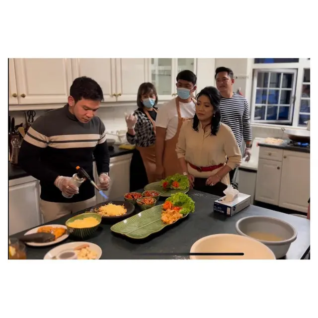 Jordi Onsu masak ayam geprek di Belanda