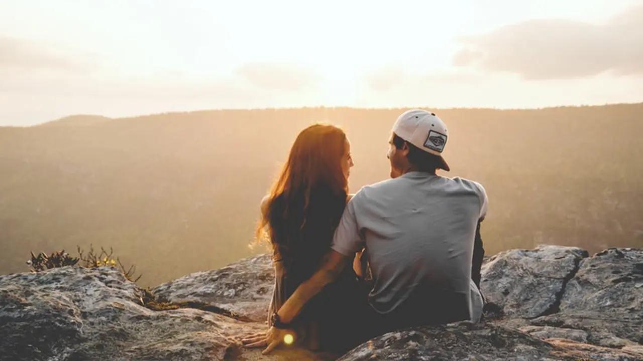 [Bintang] Jadi Suami, 5 Zodiak Ini Hobi Menyenangi Istri
