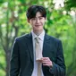 Saat awal karier, Lee Jong Suk berlatih sebagai seorang rapper dan nama panggungnya adalah Real. (Foto: Koreboo.com)