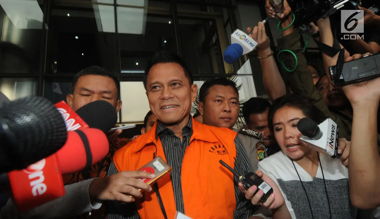 Presiden Komisaris PT MRA Soetikno Soedarjo memberikan keterangan usai menjalani pemeriksaan di Gedung KPK, Jakarta, Rabu (7/8/2019). Penyuap mantan Dirut PT Garuda Indonesia Emirsyah Satar ini ditahan terkait dugaan suap pengadaan mesin dan pesawat di PT Garuda Indonesia. (merdeka.com/Dwi Narwoko)