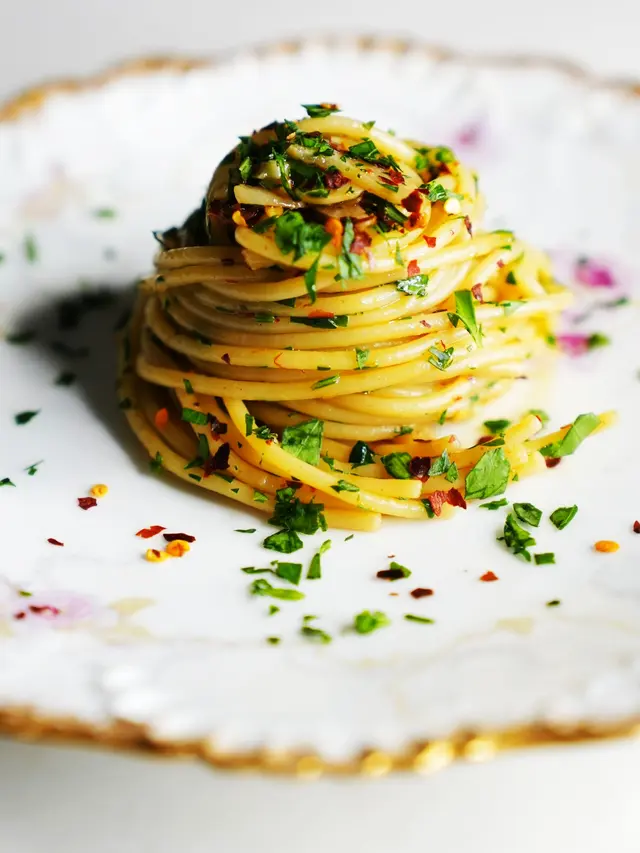 Ilustrasi spaghetti oglio e olio sebagai contoh menu one-pot meal