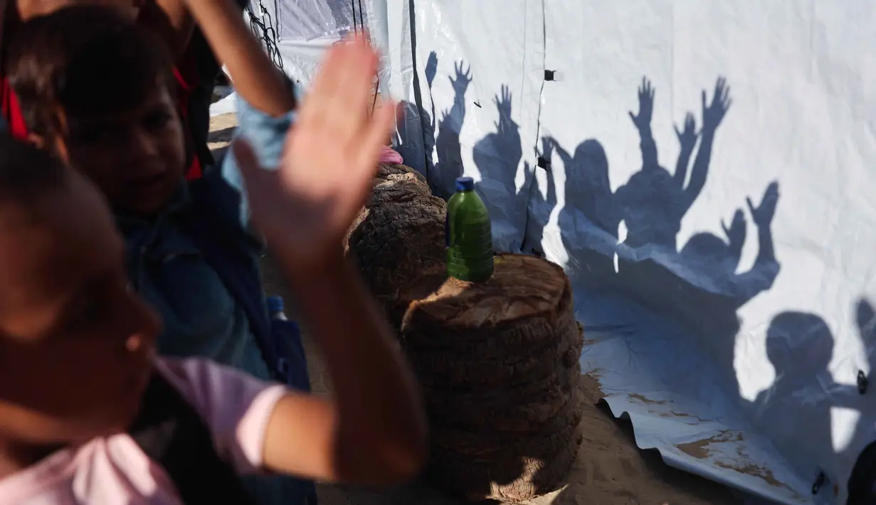 Sementara, ada sekitar 88% persen sekolah di Gaza membutuhkan perbaikan secara menyeluruh. (Omar AL-QATTAA/AFP)