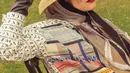 Berpose kece dengan outfit keren, memakai topi dan disempurnakan dengan kacamata hitam membuat Citra Kirana berhasil bikin netizen terkesima. Perempuan berusia 28 tahun ini gayanya sangat menawan saat sesi pemotretan. (Liputan6.com/IG/@citraciki)