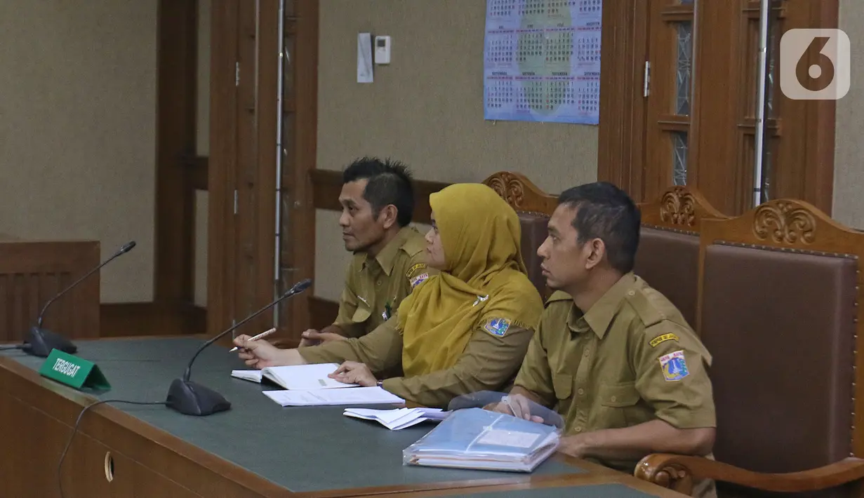 Kuasa hukum Pemprov DKI Jakarta menghadiri sidang putusan gugatan "class action" banjir Jakarta di Pengadilan Negeri Jakarta Pusat, Selasa (10/3/2020). Gugatan yang ditujukan ke Gubernur Anies Baswedan itu ditunda lantaran Ketua Majelis Hakim sakit. (Liputan6.com/Herman Zakharia)